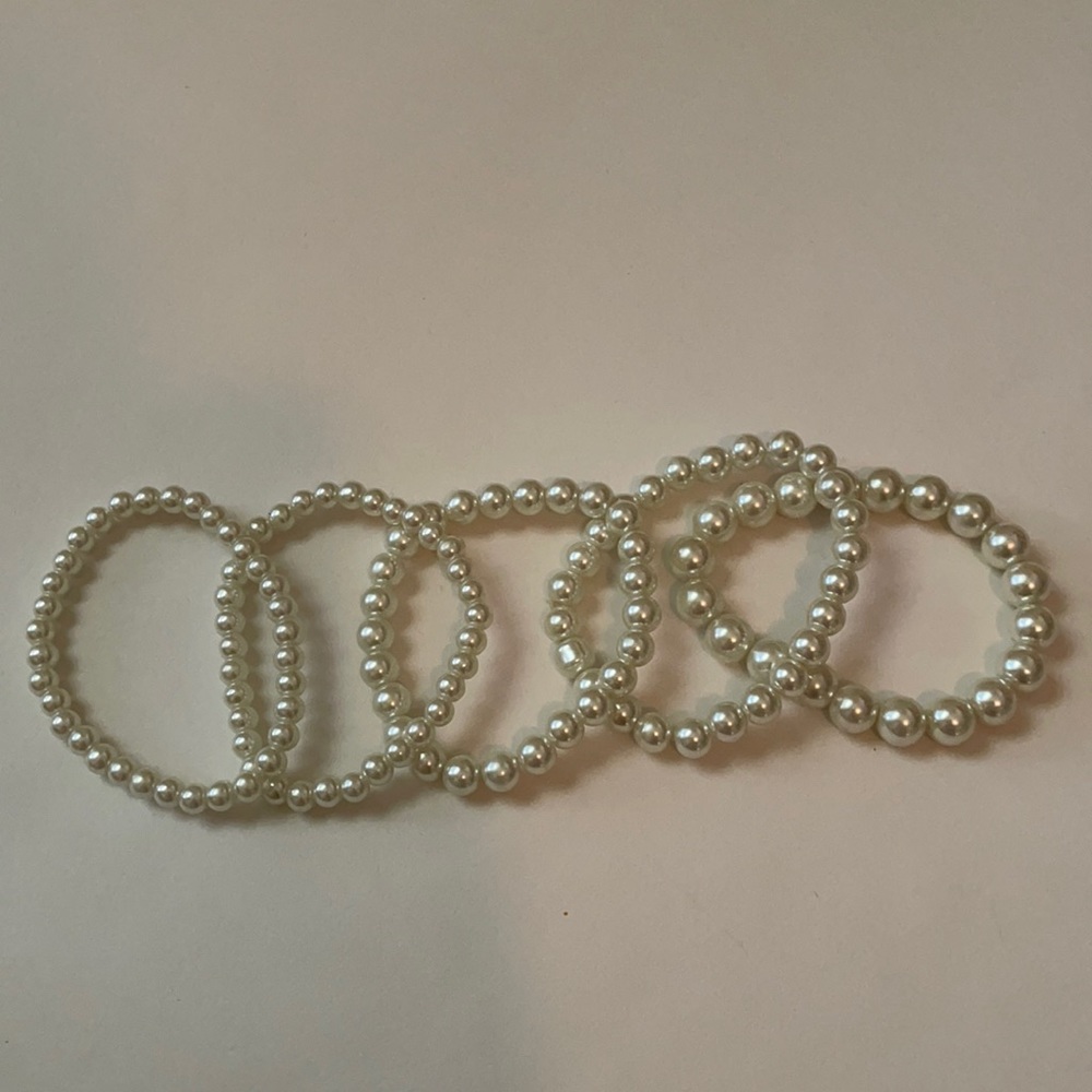 🎄$5 Bargain🎄 EUC Costume Jewelry Set of 5 Faux Pearl Bracelets
